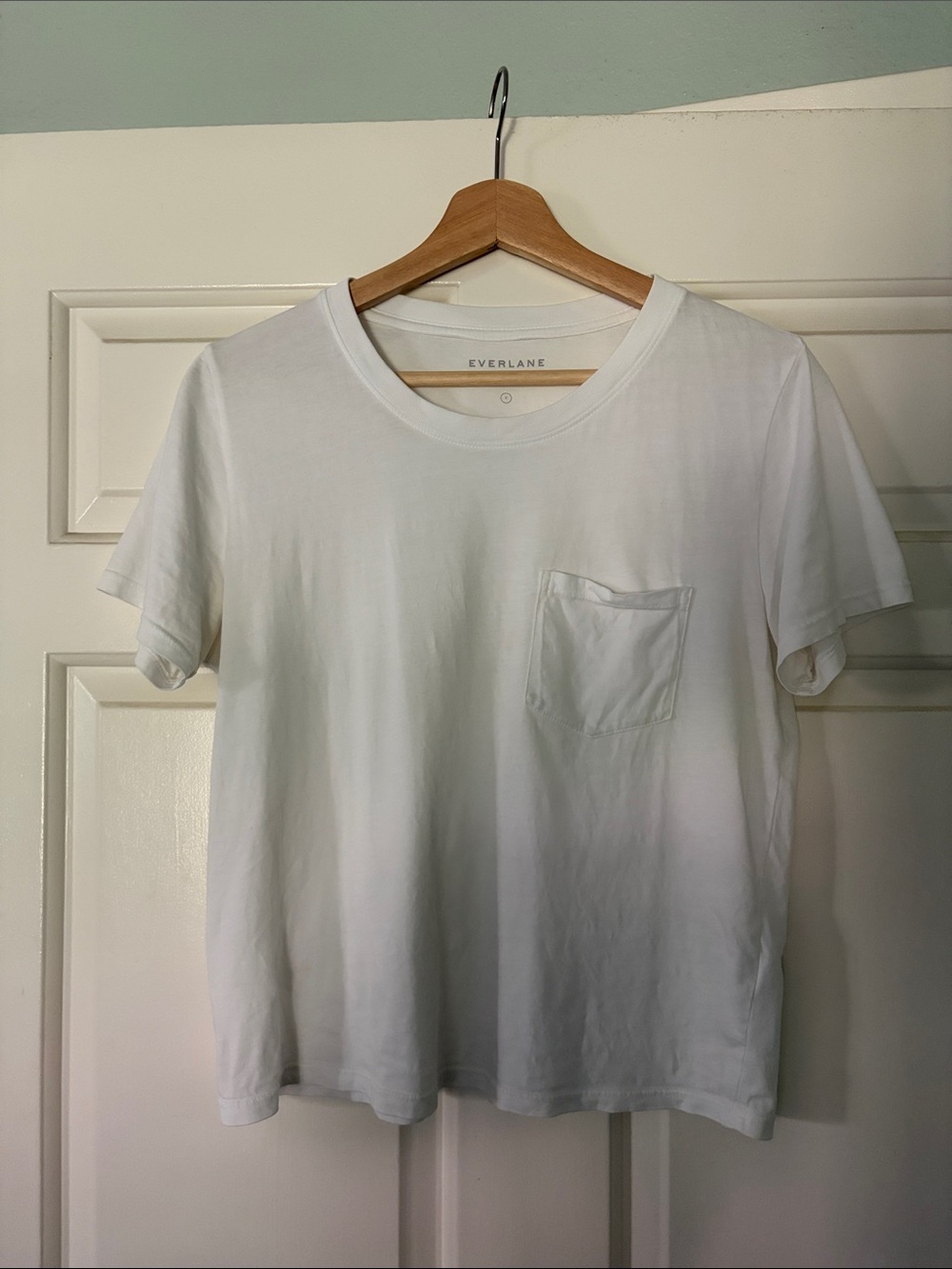 Everlane Women’s White Box Cut Pocket Tee